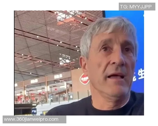 哪位世界级足球球星近期现身北京引发球迷热议与广泛关注