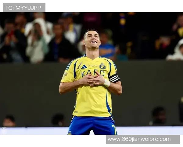 足球巨星半边脸剪影展现力量与魅力，细看球场背后的专注与激情